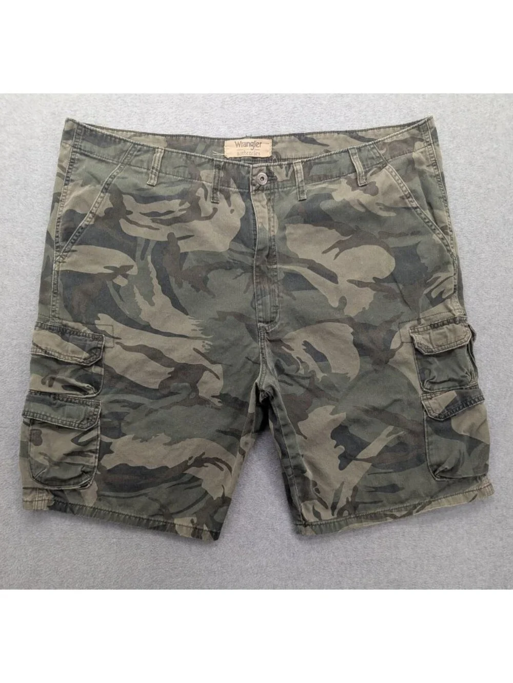 Wrangler Cargo Shorts Mens 46 Green Camo Relaxed Fit 10 Inseam Outdoor Casual
